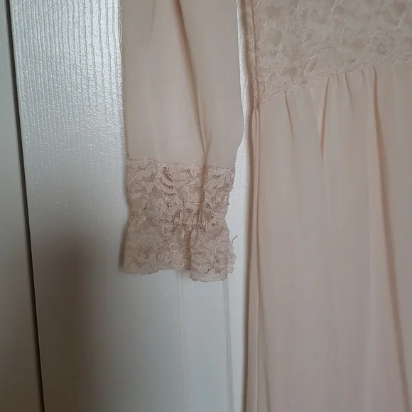 Vintage Michelene Peignoir Robe - Picture 5 of 16